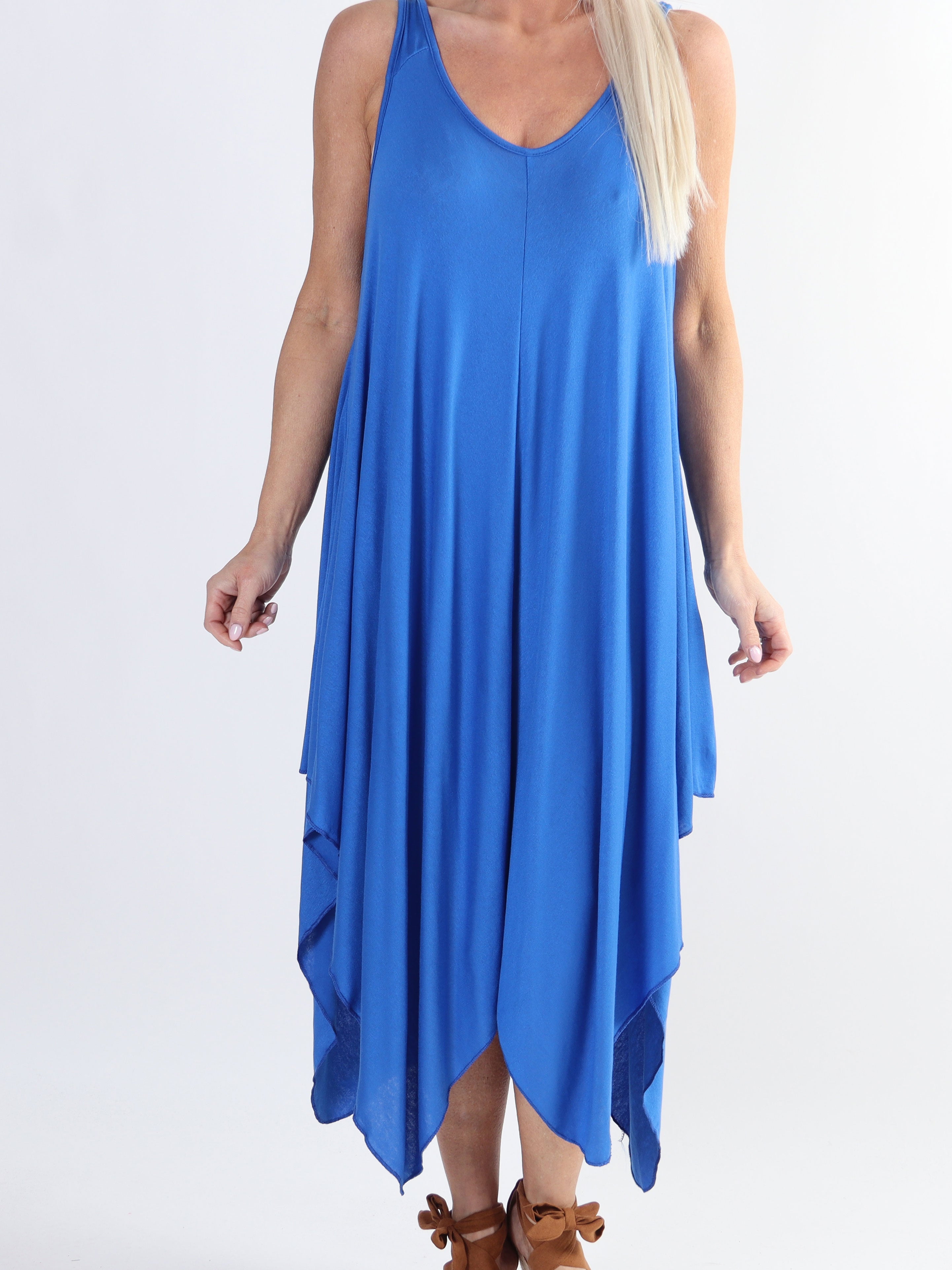 Veronica - Solid klänning i stora storlekar med breda axelband